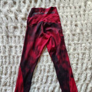 Better Bodies High Waisted Small Scrunch Leggings in Red, Black